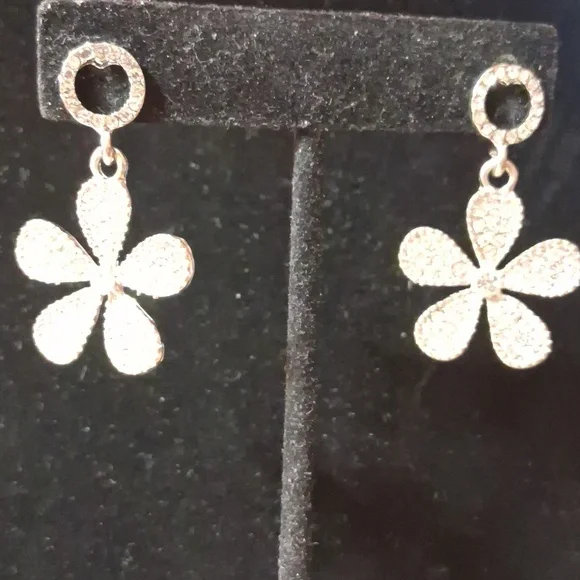 Silver Tone Daisy Earrings Pierced Ears Pave Rhinestones - Picture 3 of 6